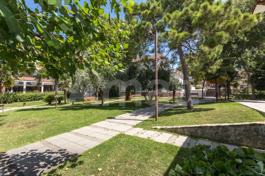 Parking space for sale in the centre -10