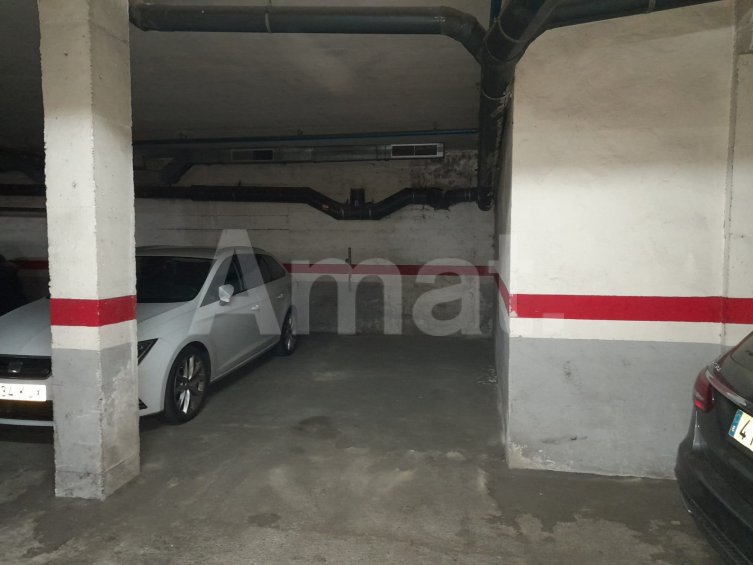 Parking space for sale in the centre -3