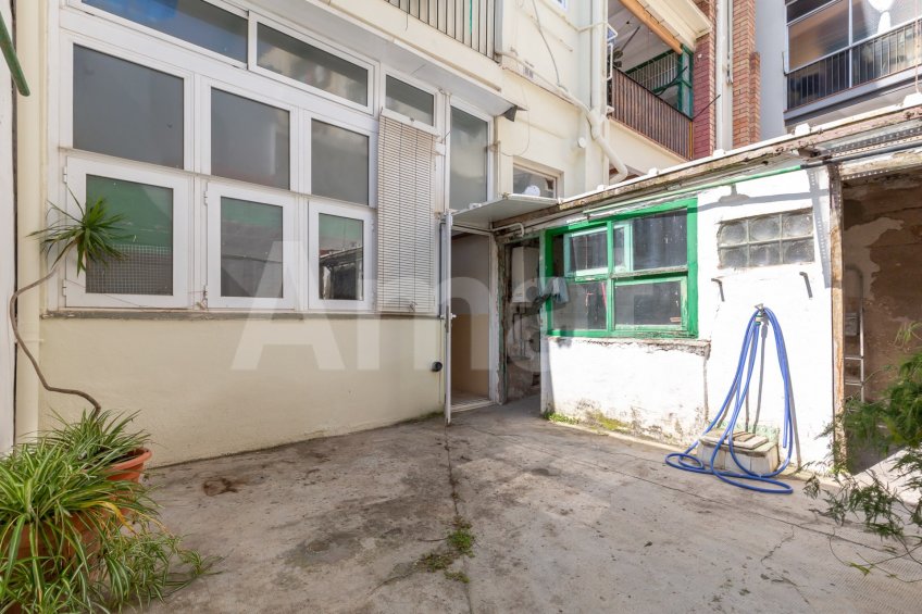 Apartment with a terrace in Vila de Gràcia. -5