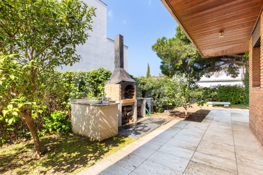 Exclusiva i funcional casa en Ciutat Diagonal -33