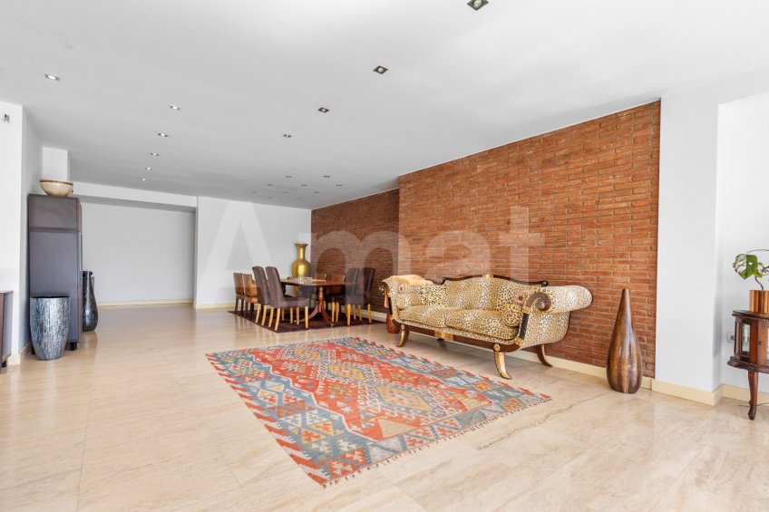 Exclusiva i funcional casa en Ciutat Diagonal -9