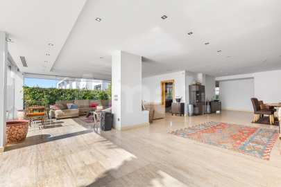 Exclusiva i funcional casa en Ciutat Diagonal -11