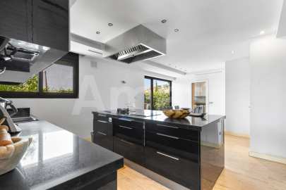 Exclusiva i funcional casa en Ciutat Diagonal -13