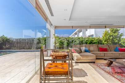 Exclusiva i funcional casa en Ciutat Diagonal -2