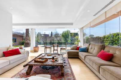 Exclusiva i funcional casa en Ciutat Diagonal -8