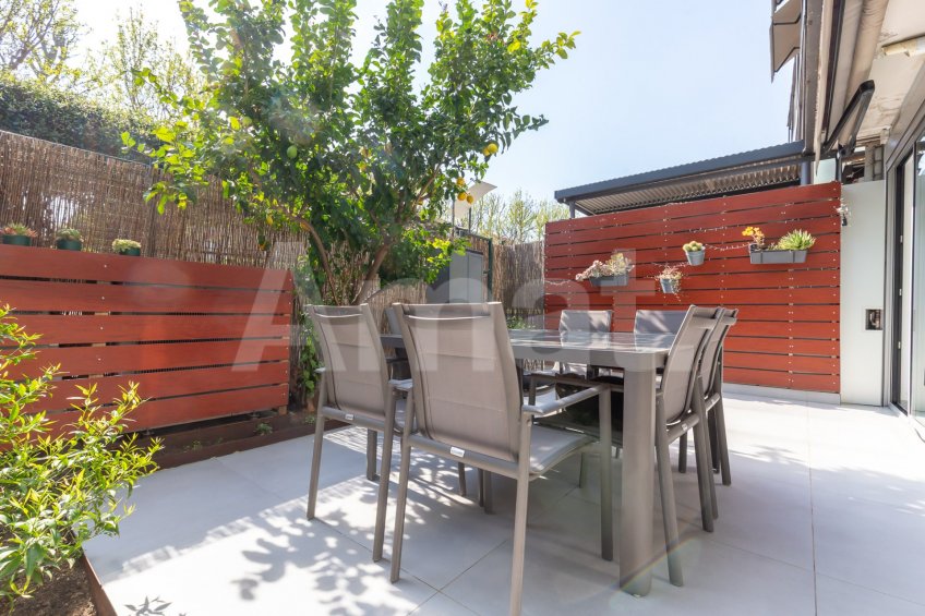 Planta baja con terraza, en Parc Central