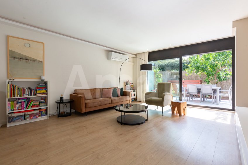 Planta baja con terraza, en Parc Central -2