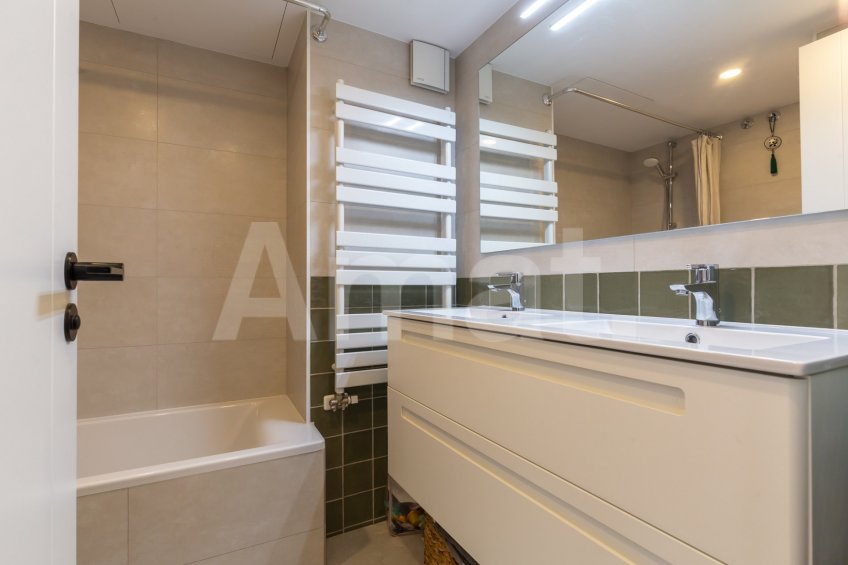 Planta baja con terraza, en Parc Central -25