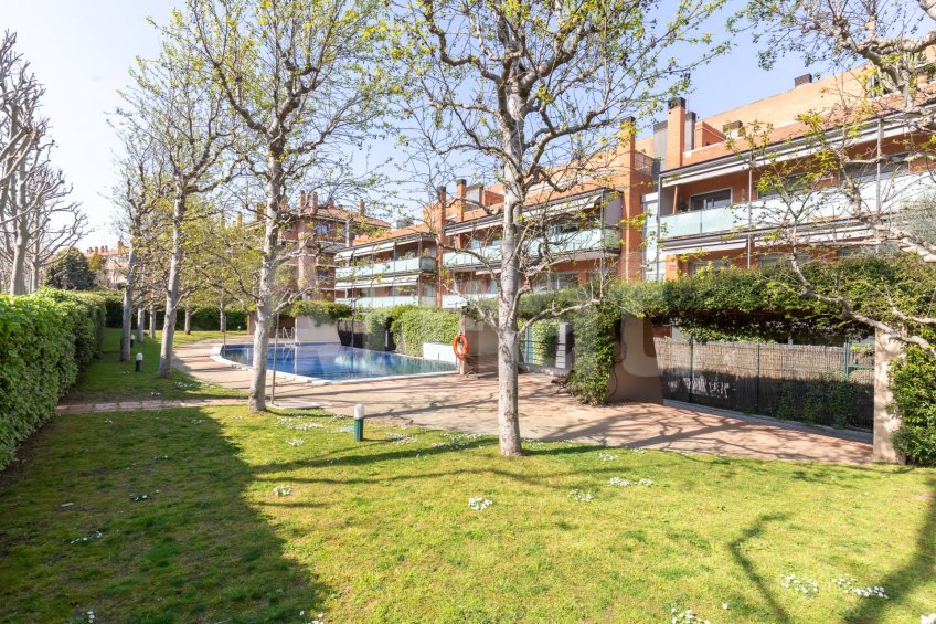 Planta baja con terraza, en Parc Central -4