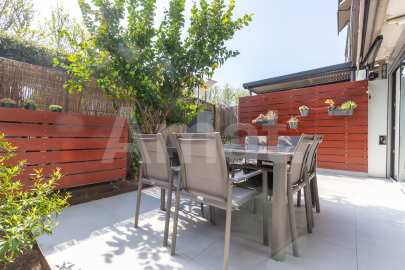 Planta baja con terraza, en Parc Central