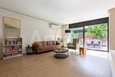 Planta baja con terraza, en Parc Central -2