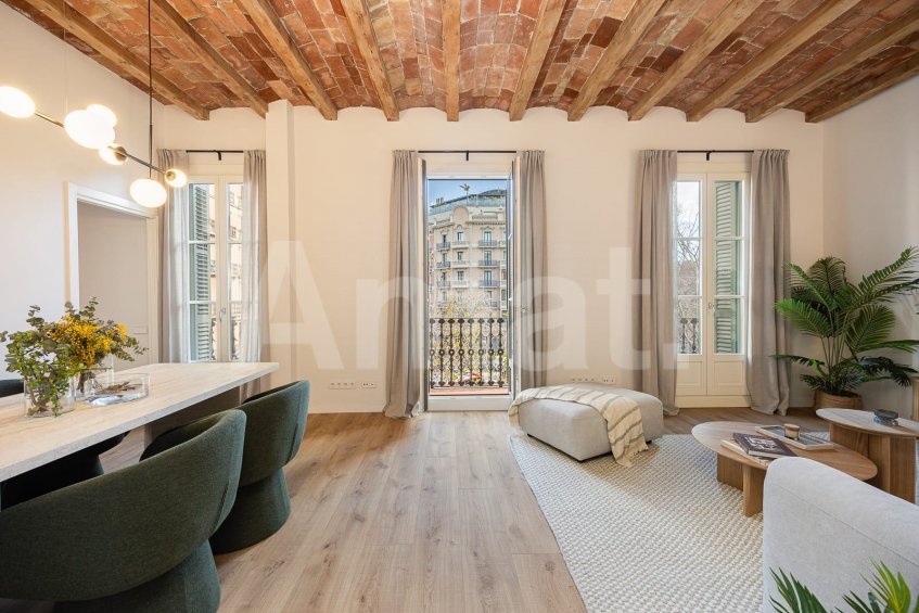 Stylish restored flat in an elegant building in Eixample