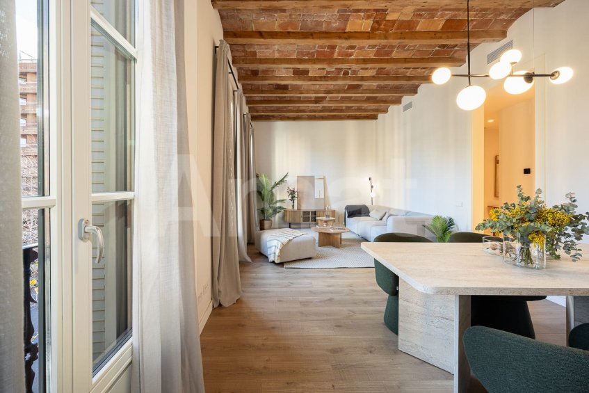Stylish restored flat in an elegant building in Eixample -12