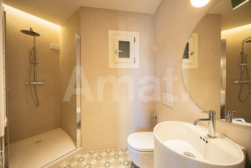 Stylish restored flat in an elegant building in Eixample -13