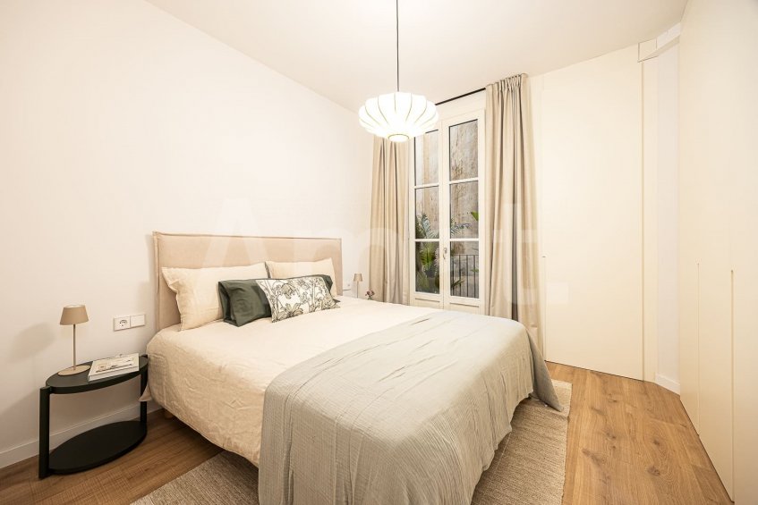 Stylish restored flat in an elegant building in Eixample -5