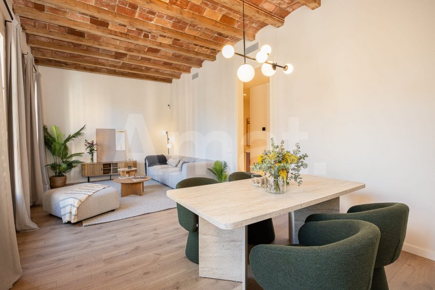 Stylish restored flat in an elegant building in Eixample -8