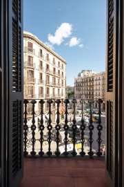 Stylish restored flat in an elegant building in Eixample -23