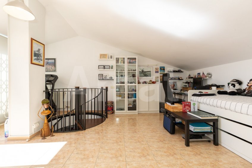 Especacular ático dúplex con terraza, en l'Eixample -28