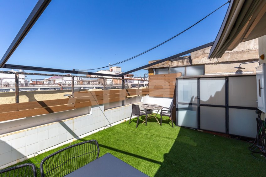 Renovated penthouse with large terrace, in Esquerra Eixample -18