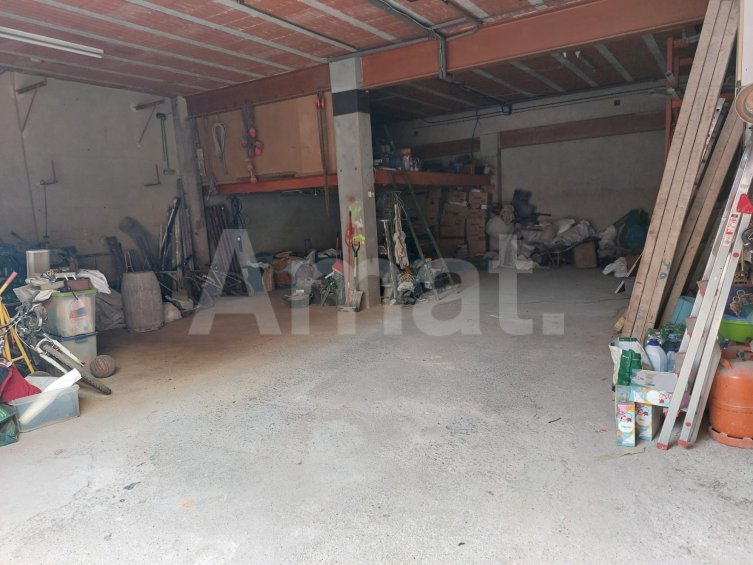 Magnífico local diáfano -4