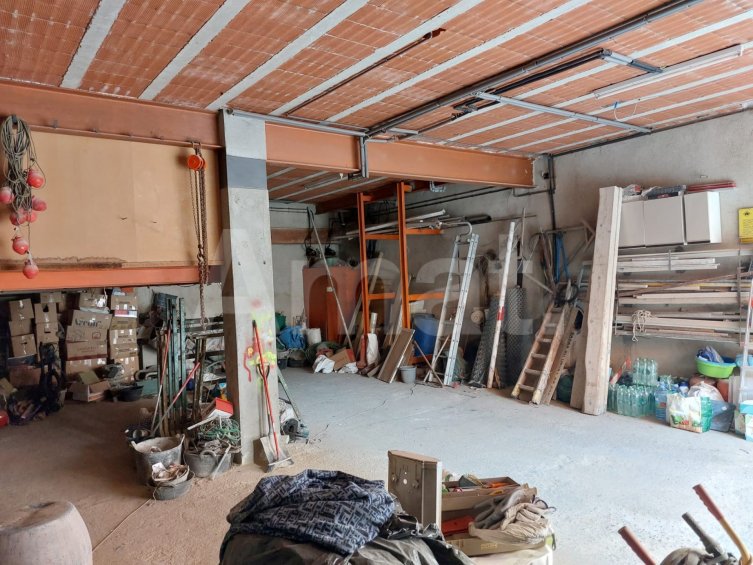 Magnífico local diáfano -7