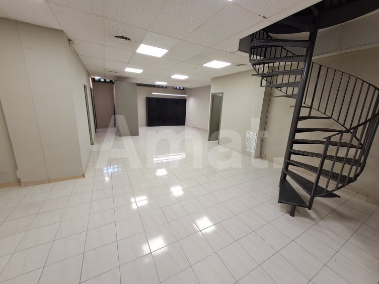 Local en venta en Sant Joan Despí, ideal para tu negocio.