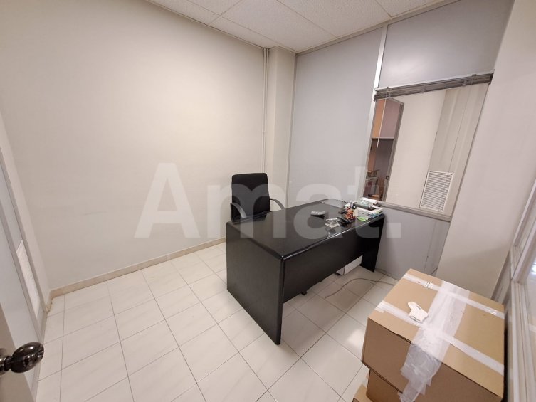 Local en venta en Sant Joan Despí, ideal para tu negocio. -3