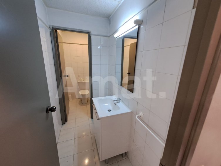 Local en venta en Sant Joan Despí, ideal para tu negocio. -5