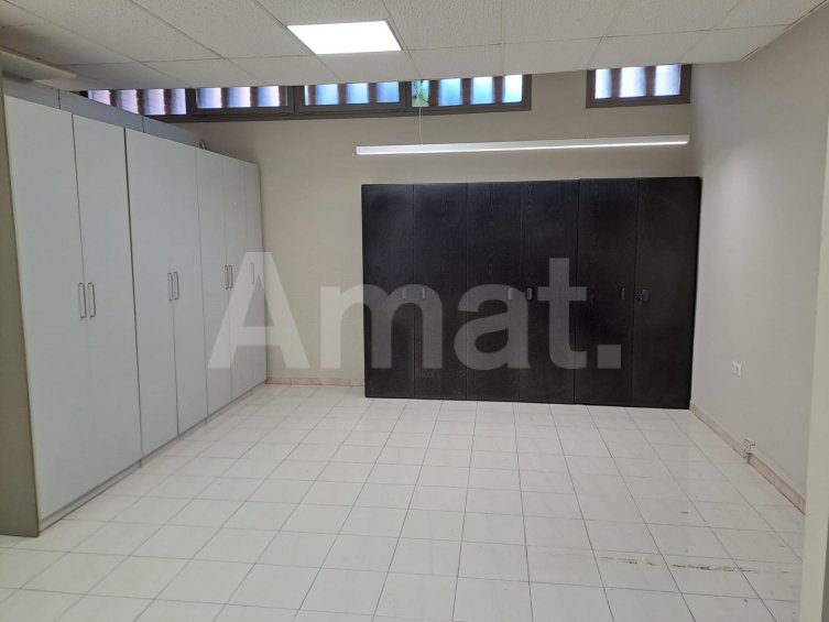 Local en venta en Sant Joan Despí, ideal para tu negocio. -8