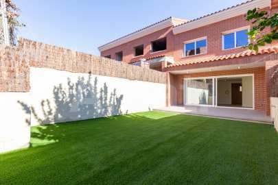 CASTELLBISBAL HOMES - Brand new terraced house, in the center -15