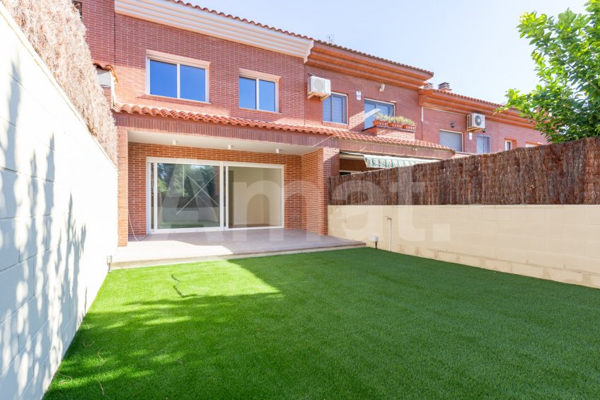 CASTELLBISBAL HOMES - Brand new terraced house, in the center