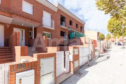 CASTELLBISBAL HOMES - Brand new terraced house, in the center -52