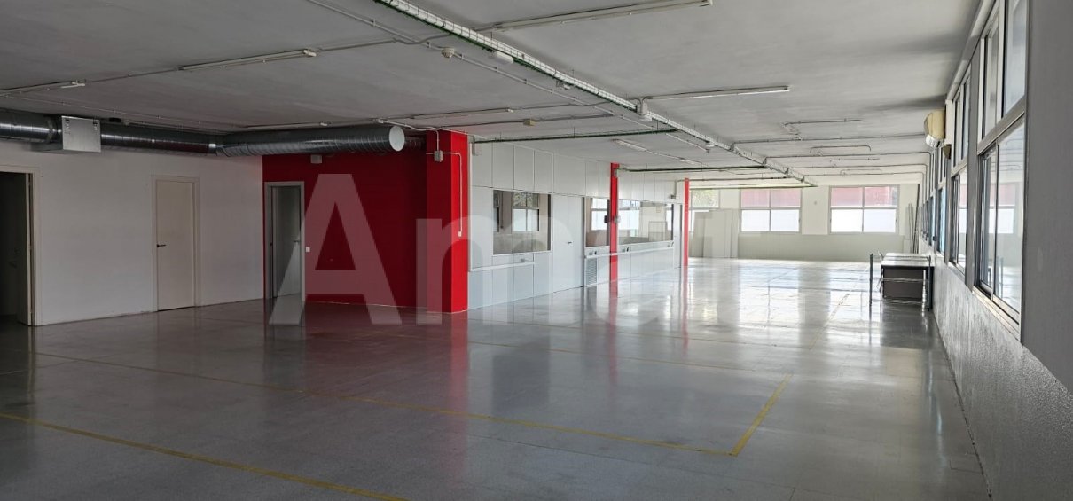 Espai industrial flexible de 400 m² en ubicació estratègica