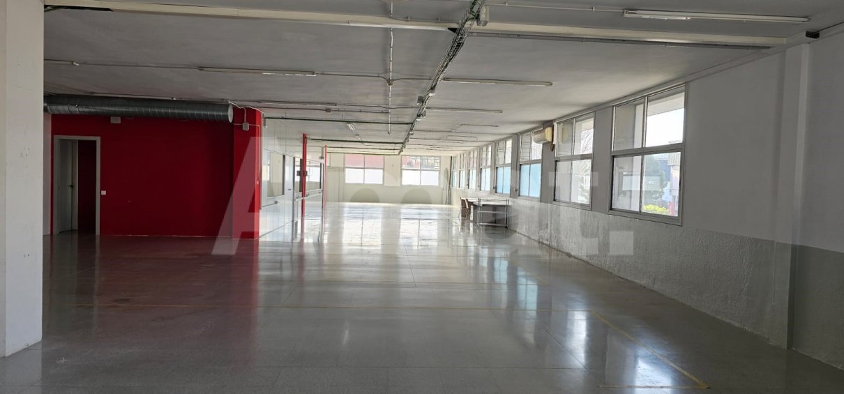 Espai industrial flexible de 400 m² en ubicació estratègica -2