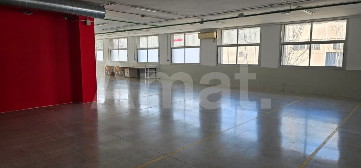 Espai industrial flexible de 400 m² en ubicació estratègica -3