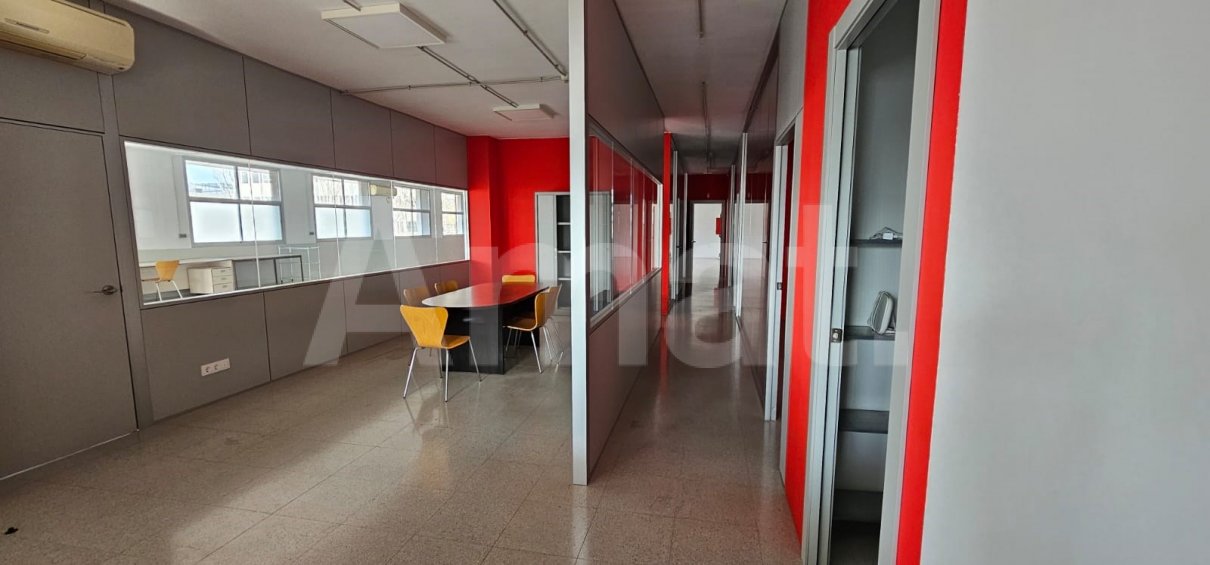 Espai industrial flexible de 400 m² en ubicació estratègica -6