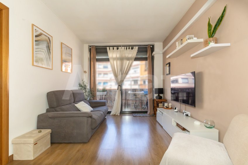 Bright and renovated flat, in El Guinardó