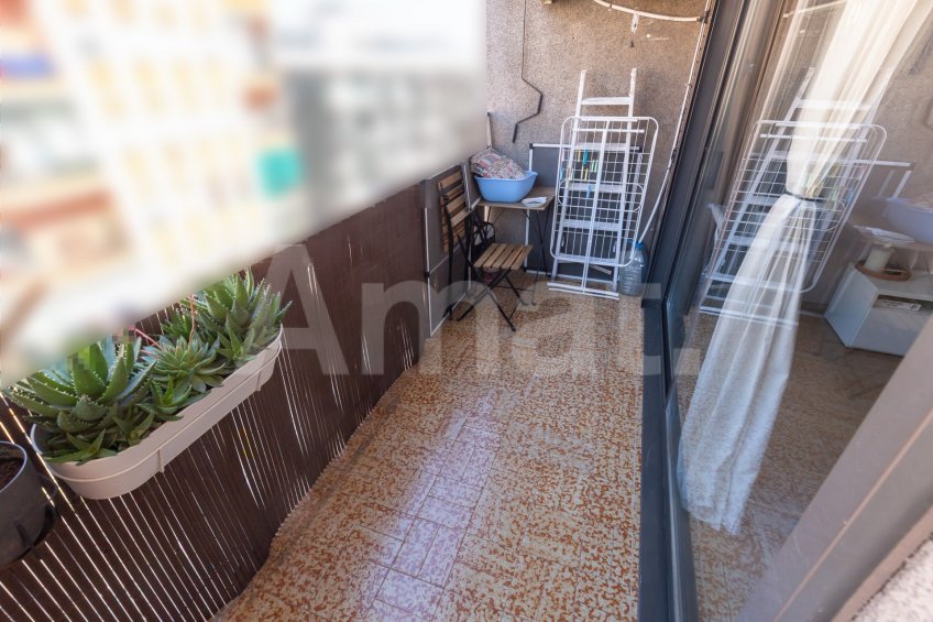 Bright and renovated flat, in El Guinardó -11