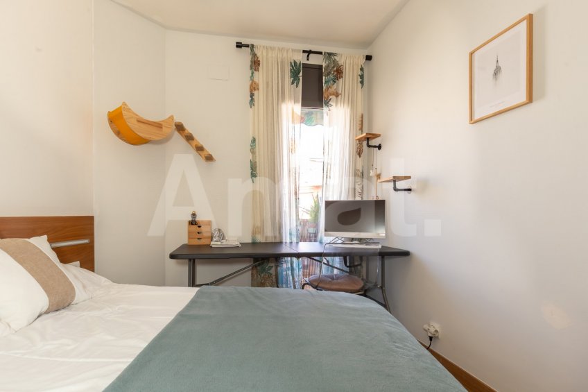 Bright and renovated flat, in El Guinardó -16