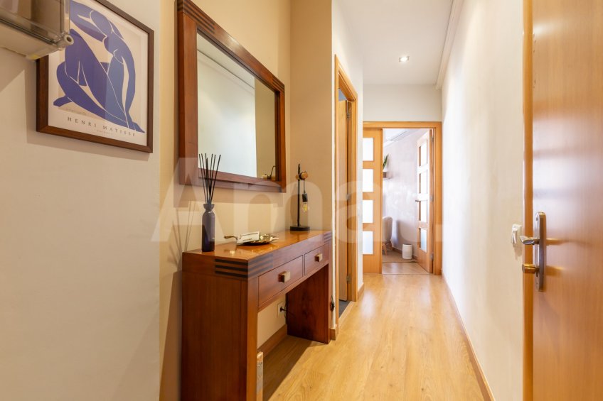 Bright and renovated flat, in El Guinardó -25