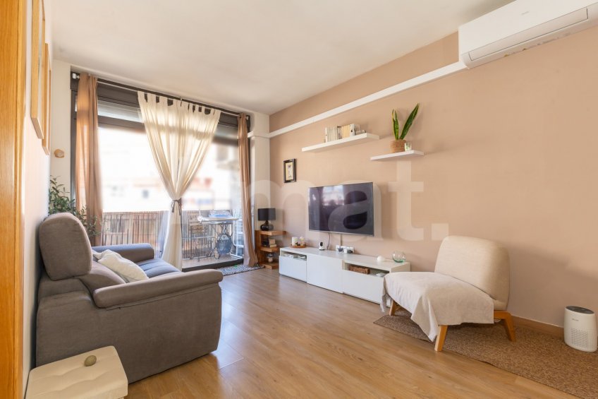 Bright and renovated flat, in El Guinardó -9