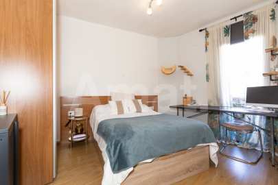 Bright and renovated flat, in El Guinardó -4