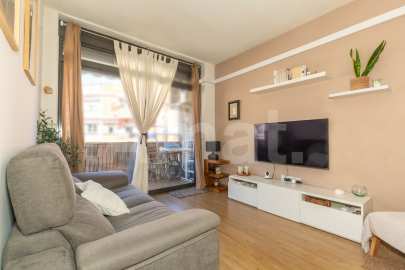 Bright and renovated flat, in El Guinardó -5