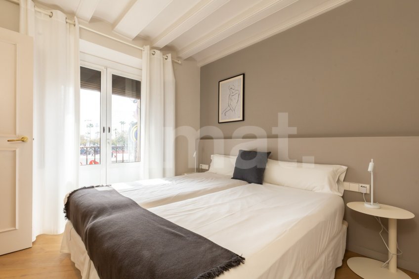 1840 APARTMENTS– Piso reformado y amueblado con 3 dorm. y piscina -10