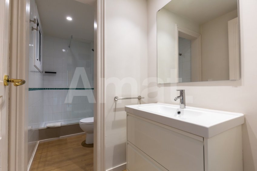1840 APARTMENTS– Piso reformado y amueblado con 3 dorm. y piscina -17