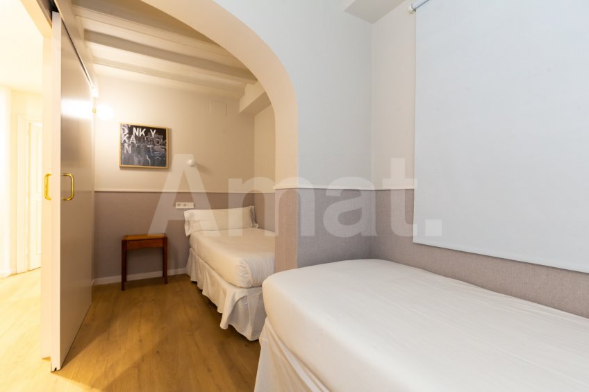 1840 APARTMENTS– Piso reformado y amueblado con 3 dorm. y piscina -21