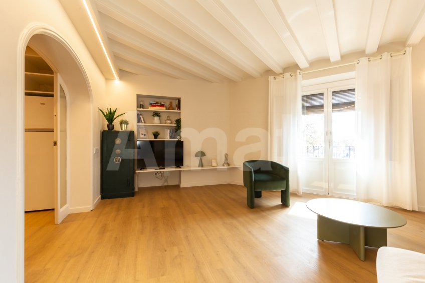 1840 APARTMENTS– Piso reformado y amueblado con 3 dorm. y piscina -25