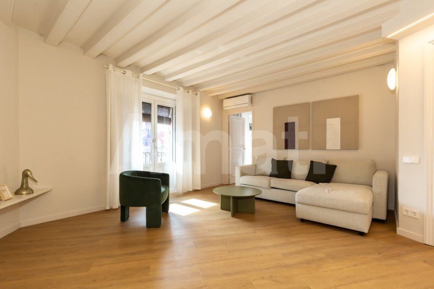 1840 APARTMENTS– Piso reformado y amueblado con 3 dorm. y piscina -26