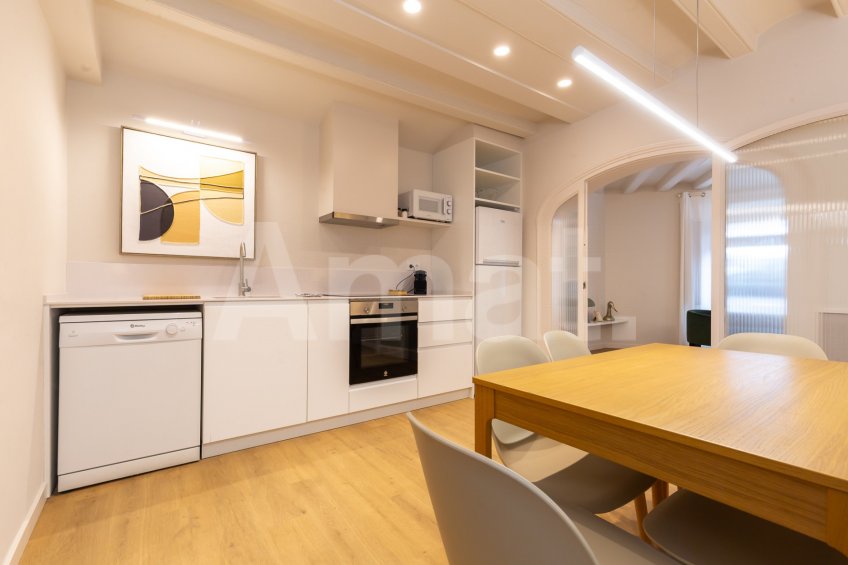 1840 APARTMENTS– Piso reformado y amueblado con 3 dorm. y piscina -29