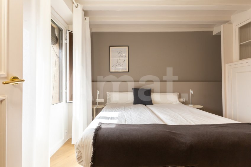 1840 APARTMENTS– Piso reformado y amueblado con 3 dorm. y piscina -9